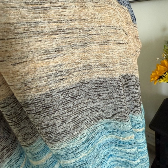 Ella Moss Cream and Blue Oversized Blouse - Picture 3 of 6